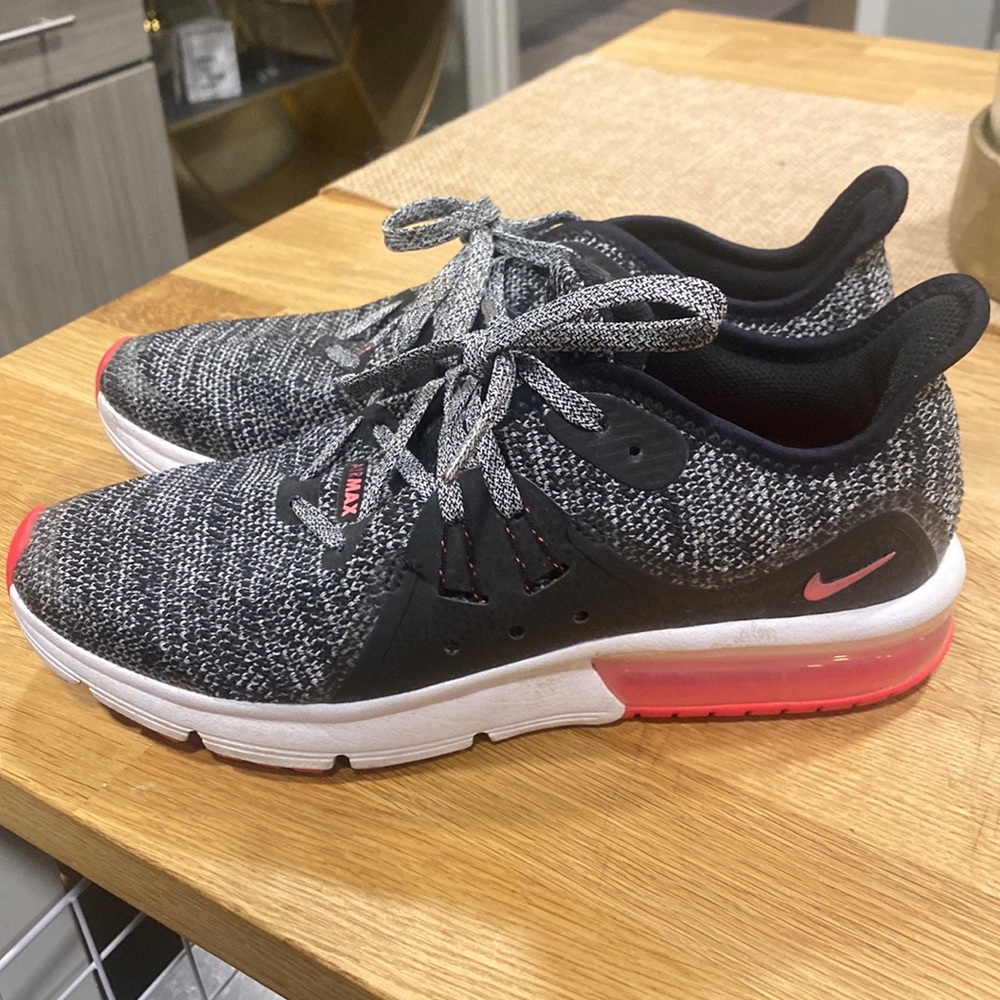 Nike Tennis Shoes